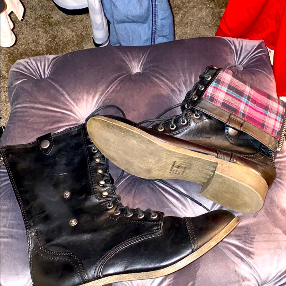 Combat booties can fold up and down